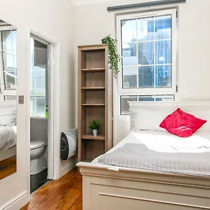 3* Maison d'hôtes Private En-suite @ Liverpool Street, Brick Ln